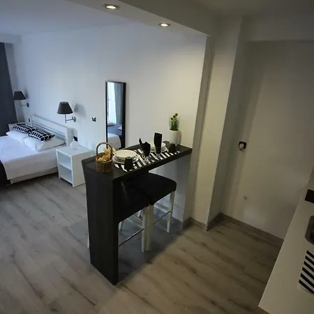 Ambiente 게스트하우스 4*